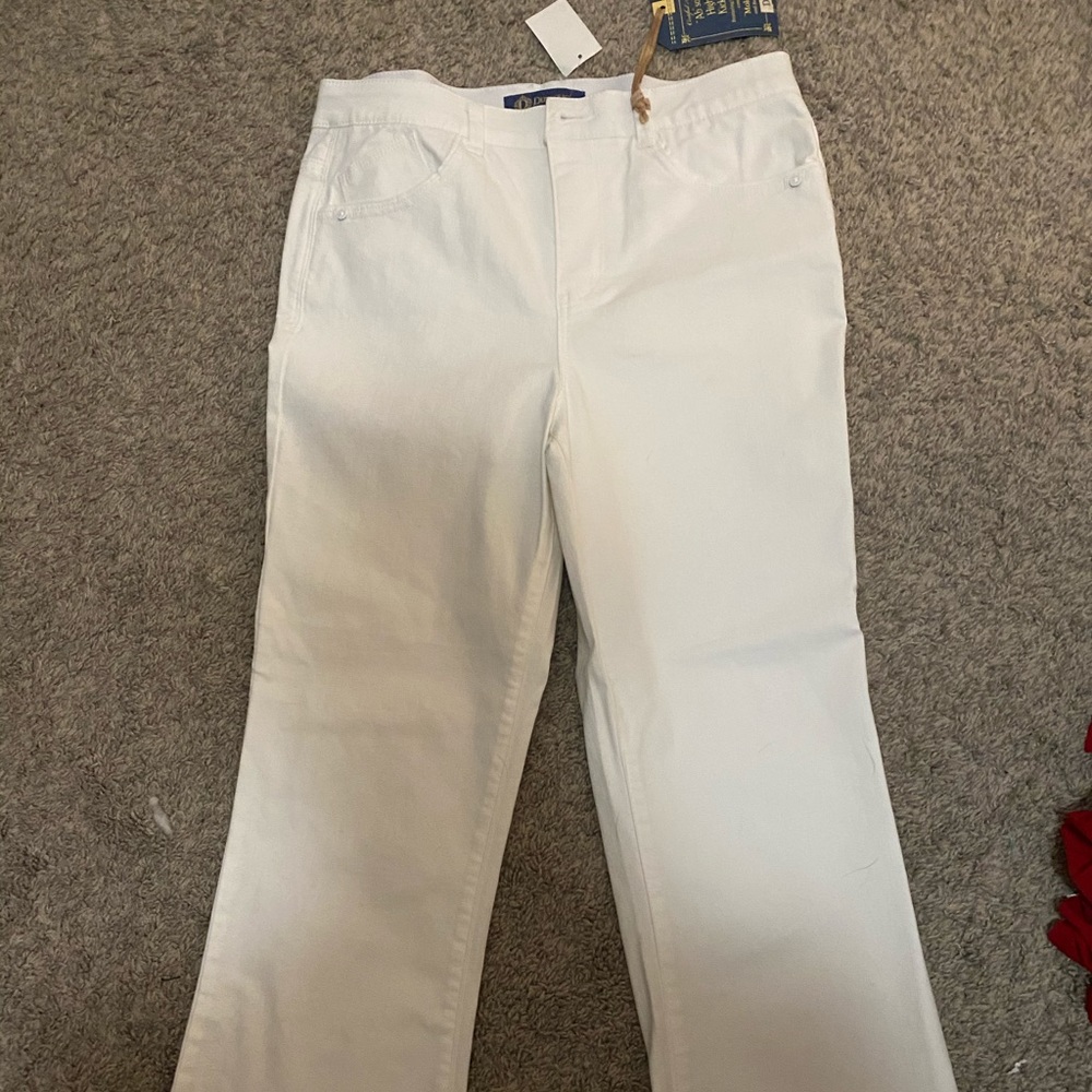 NWT democracy white capris.  Size 10.  Never worn